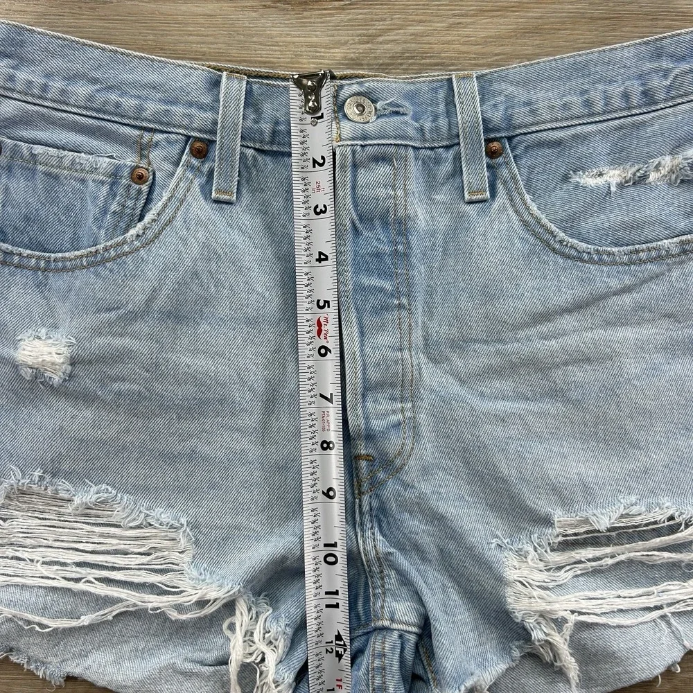 Levi's 501 Size 32 High Rise Distressed Button Fly Denim Shorts Light‎ Wash